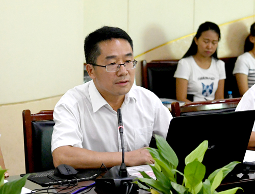 政法公司副经理王小平副教授作辅导报告